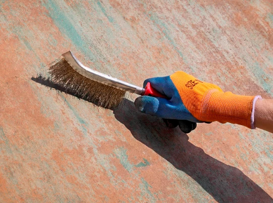 Prepara las superficies metálicas antes de pintar