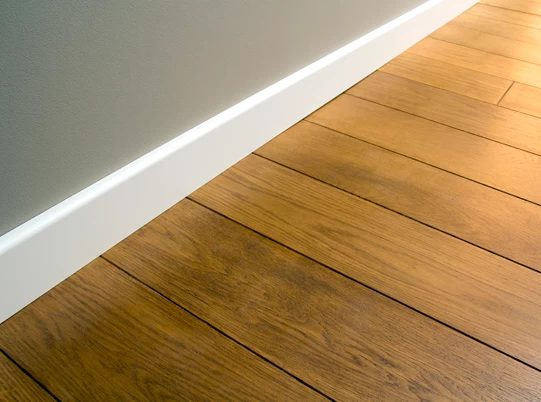 ¿Qué producto uso para vitrificar pisos de madera en interior?