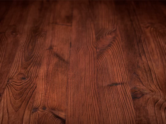 ¿Cómo doy color a un piso de madera?
