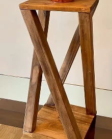 Te muestro cómo hacer un bonito y original soporte de madera de patas cruzadas multiuso