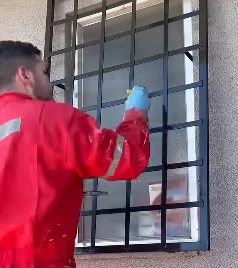 Pintando con Antióxido Maestranza y Esmalte sintético junto a Maestro Benja