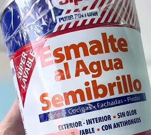 Esmalte al agua semibrillo con ‪@maestrobenja‬
