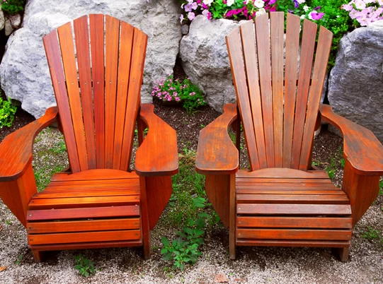 ¿Cómo restaurar muebles de madera dañados por la intemperie?