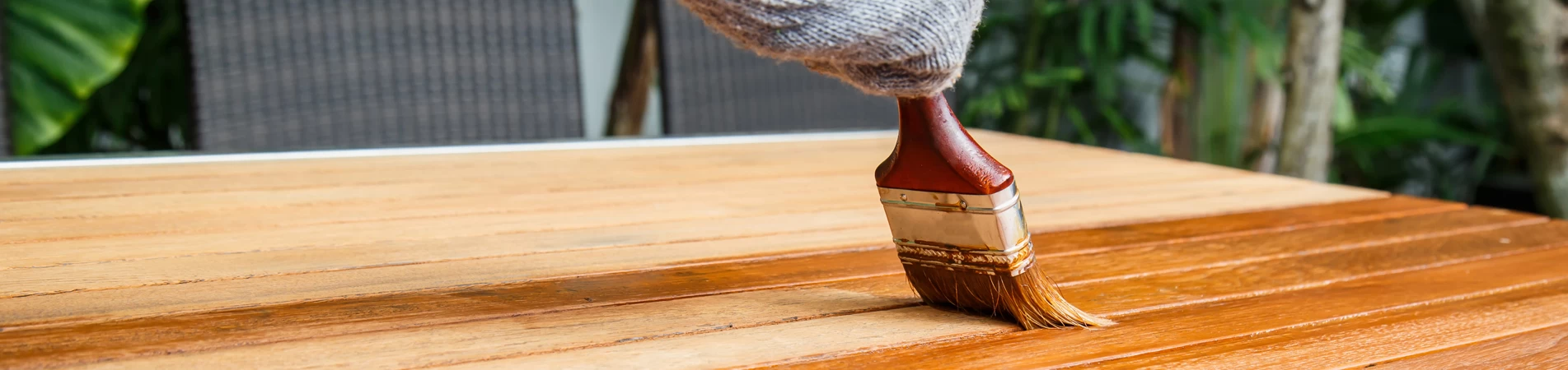 ¿Qué color de barniz resiste más en exterior?