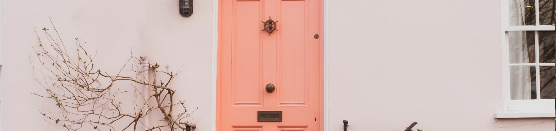 ¿Cómo restaurar y pintar puertas de madera?